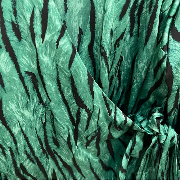 Green Zebra Print wrap Blouse 4X - Picture 2 of 6